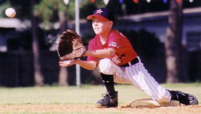 catch-baseball-with-two-hands-bat