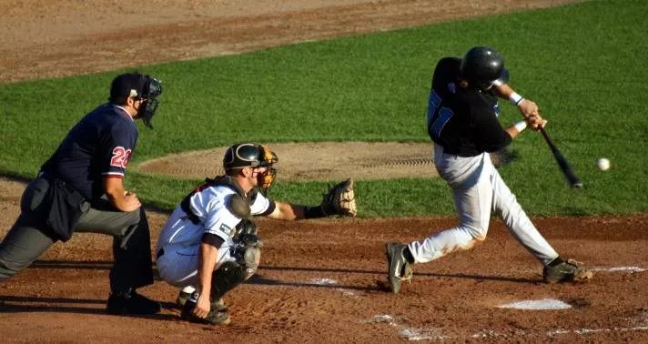 use-the-lower-body-in-baseball-swing